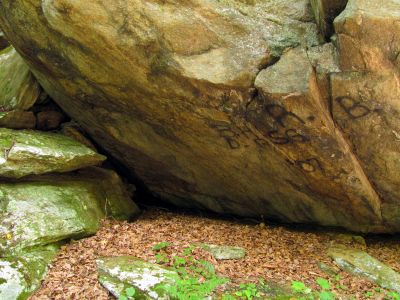 Large rock formation on the trail to Roseboro
