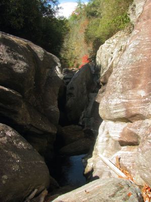 Looking down into the upper half of the slot you can see the 'blockage rock' now from the upper side. it resembles (to me)  a huge fish faced rock. 
