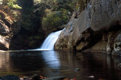 This is a small falls just above Compression Falls. It is between Compression and Twisting Falls that I personally sometimes refer to as the 'middle falls' or upper Compression falls. Taken 10-06-2016
