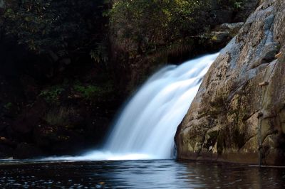 This is a small falls just above Compression Falls. It is between Compression and Twisting Falls that I personally sometimes refer to as the 'middle falls' or upper Compression falls. Taken 10-06-2016
