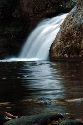 This is a small falls just above Compression Falls. It is between Compression and Twisting Falls that I personally sometimes refer to as the 'middle falls' or upper Compression falls. Taken 10-06-2016
